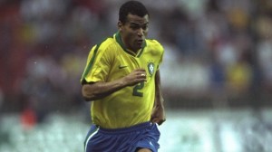 o-lateral-direito-cafu-ja-era-o-dono-da-posicao-no-torneio-da-franca-e-assim-se-manteria-por-mais-10-anos-1363791039329_1920x1080