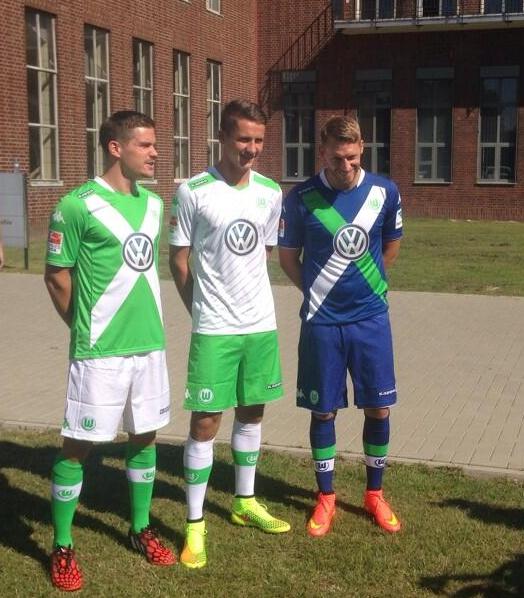 VFL-Wolfsburg-Trikot-14-15
