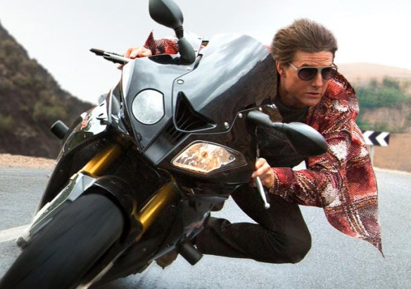 sunglasses-motorbike-Tom-Cruise-Mission-Impossible-Rogue-Nation-2